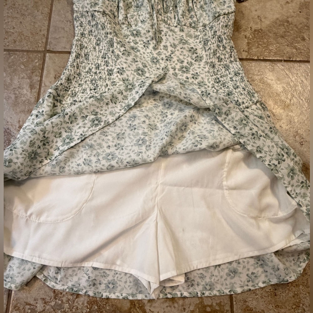 Hollister Smocked Babydoll Romper Dress Floral Light Sage Green Women’s Sm NWT - Picture 5 of 8
